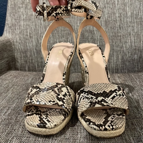 Zara Snake‎ Wedges - Picture 2 of 8